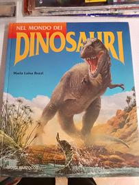 Libro nel mondo dei dinosauri