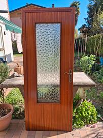 Porta in legno con vetro
