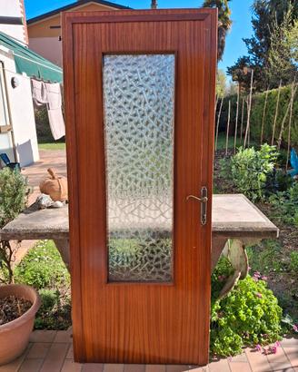 Porta in legno con vetro