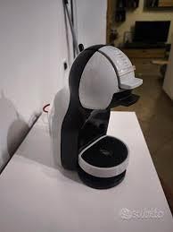 MACCHINA DEL CAFFè DOLCE GUSTO CON ALCUNE CAPSULE