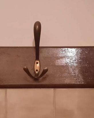 Attaccapanni in legno e metallo