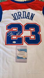 Maglia Micheal Jordan autografata con COA 
