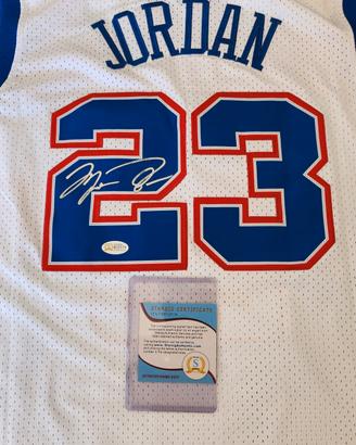 Maglia Micheal Jordan autografata con COA 