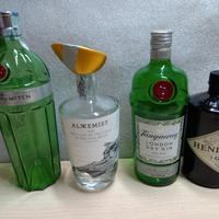 Bottiglie vuote di gin