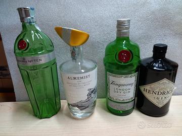 Bottiglie vuote di gin