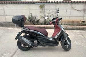 Piaggio Beverly 350 più accessori 