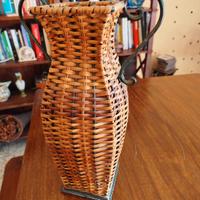 vaso in vimini e ferro battuto 