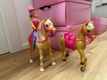 BARBIE BALLA CON TAWNY PIU CAVALLO