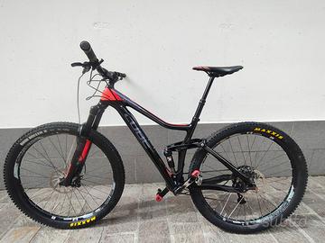 mountain bike Cube stereo race in carbonio tg  M