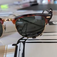Occhiali da sole rayban con montatura tartarugata 