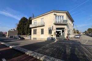 Palazzo / Stabile di 355 m² con 5 locali a Gorla M