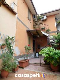 Villa di 210 m² con più di 5 locali e box auto dop