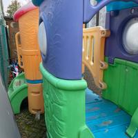 Castello di plastica con scivoli da esterno