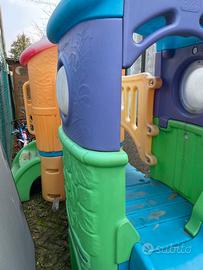 Castello di plastica con scivoli da esterno