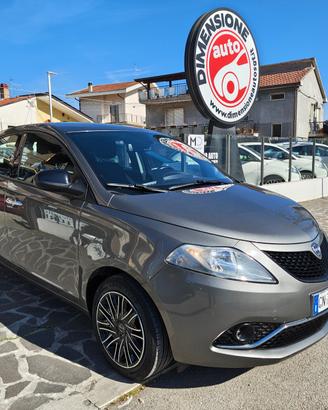 Lancia Ypsilon 1.0 FireFly 5 porte S&S Hybrid Gold