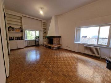 Villa di 200 m² con più di 5 locali e box auto dop
