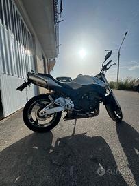 SUZUKI GSR 600