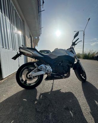 SUZUKI GSR 600