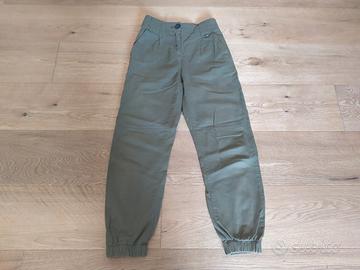 Pantaloni cargo neri on sale bershka