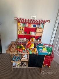 Mercatino di legno accessoriatissimo