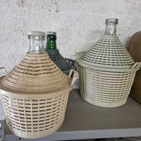 damigiane e bottiglie