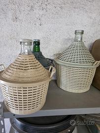damigiane e bottiglie
