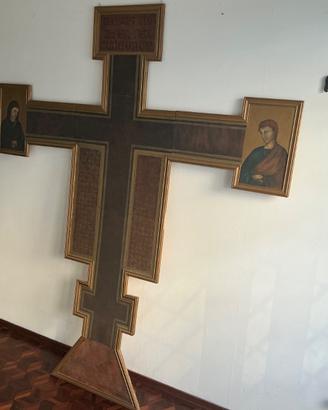 Croce in stile medioevale