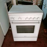 cucina con piano cottura a gas e forno elettrico v