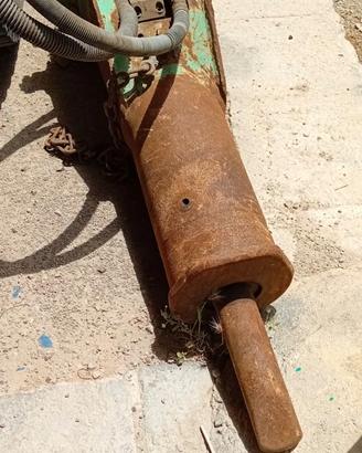 Martello demolitore idraulico Montabert SC 42