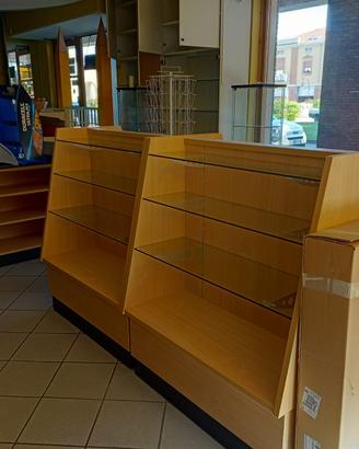 Arredamento edicola/oggettistica