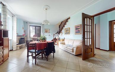 VILLA BIFAMILIARE IN CENTRO A BOVES