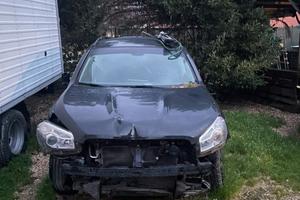 macchina incidentata 