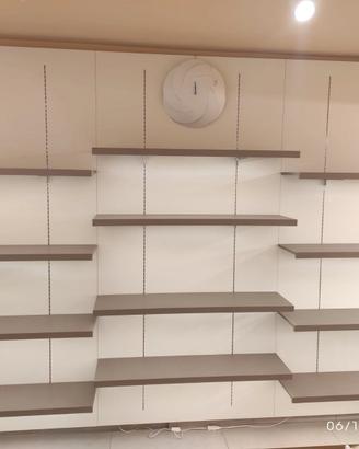 Scaffali con mensole illuminate, legno e/o vetro