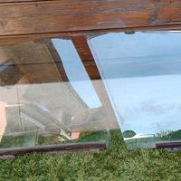 vetri laterali azzurrati