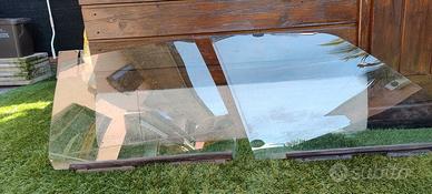 vetri laterali azzurrati