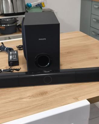 soundbar nera e subwoofer