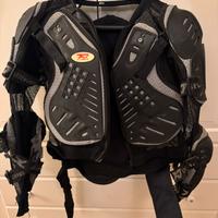 Protezione busto 747, ginocchiere Cemoto, borsone