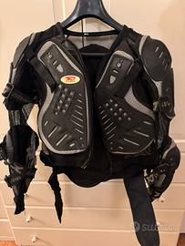 Protezione busto 747, ginocchiere Cemoto, borsone