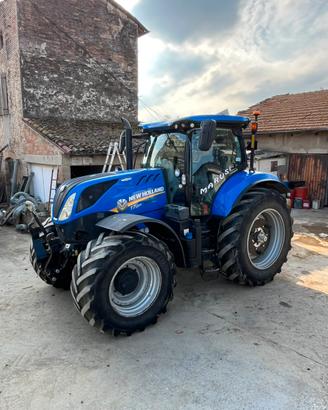New holland T7 225