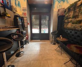Bar attività con attrezzatura in zona centrale