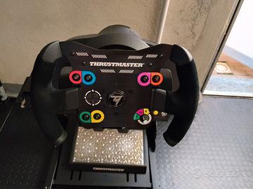 Volante e pedaliera Trustmaster