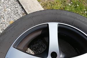 Cerchi in lega con gomme termiche invernali 