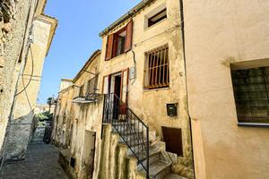 CASA DI CORTE A FIUMEFREDDO BRUZIO