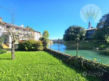 Casa a schiera con giardino