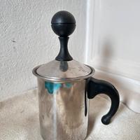 Addio cappuccini tristi! Montalatte a stantuffo