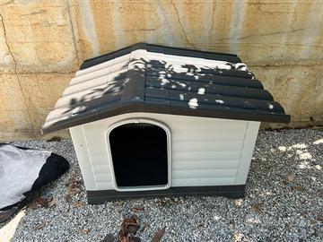 Cuccia per cane da esterno in plastica