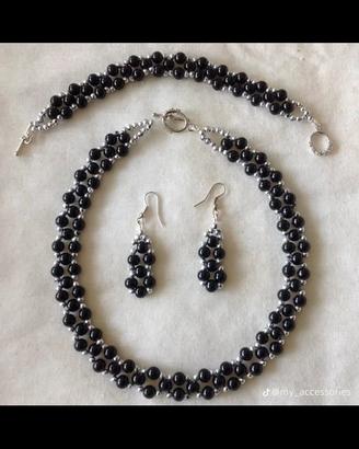 set collana e orecchini perline nere fatto a mano