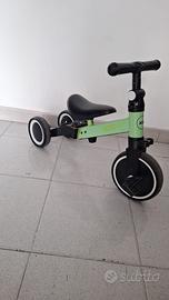 Triciclo con pedali bambini da 10 a 36 mesi.