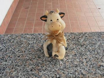 Mucca in ceramica