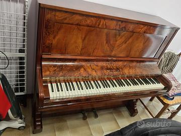pianoforte da parete 